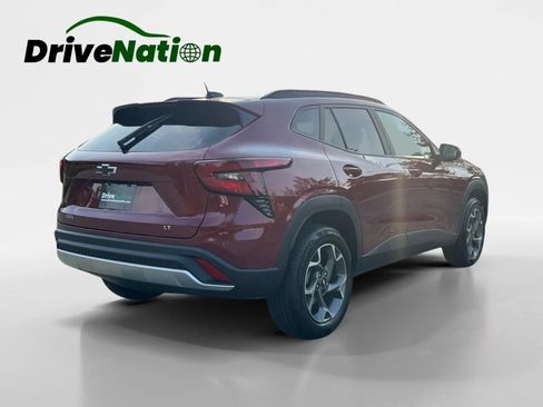 Used 2025 Chevrolet Trax LT FWD image 5