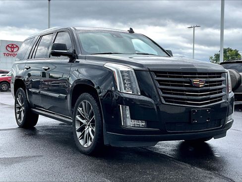 Used 2019 Cadillac Escalade Platinum w/ Escalade Sport Edition AWD/4WD image 3