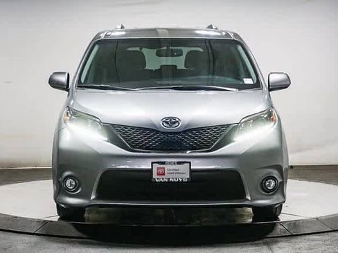 Certified 2017 Toyota Sienna SE image 7