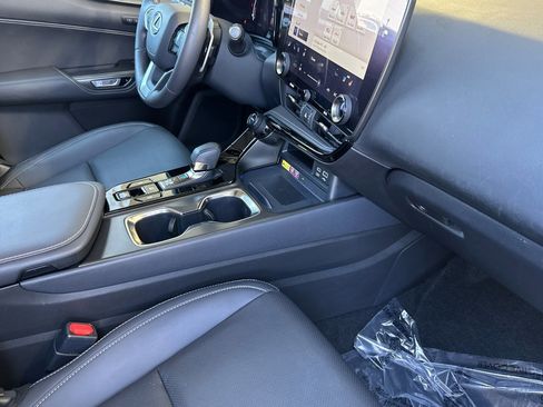 Used 2024 Lexus NX 250 FWD image 31
