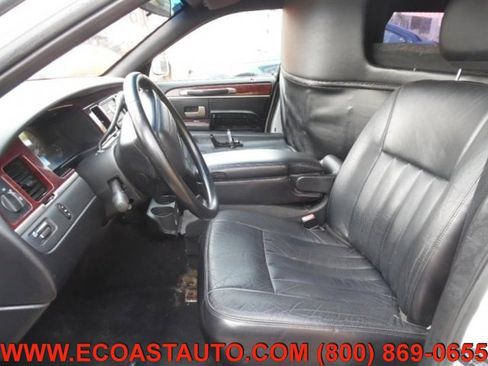 Used 2003 Lincoln Town Car Executive image 7