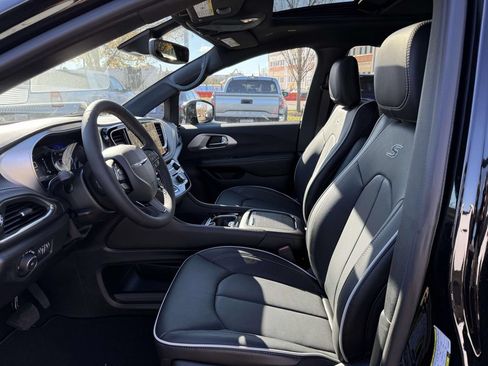 New 2026 Chrysler Pacifica Limited w/ S Appearance Package AWD/4WD image 13