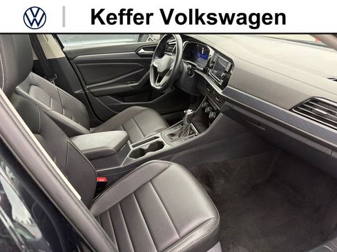 Used 2024 Volkswagen Jetta SE FWD image 4