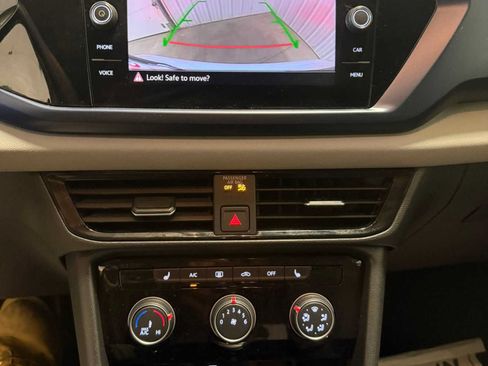 Certified 2023 Volkswagen Taos SE FWD image 34