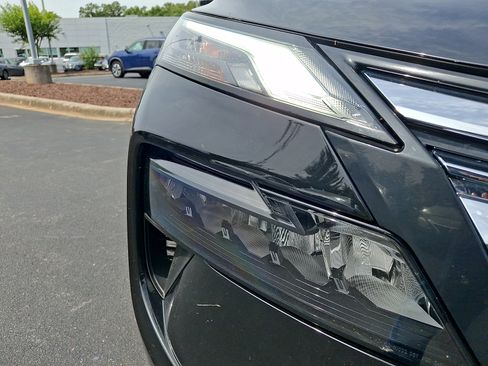 Used 2024 Nissan Rogue SV AWD/4WD image 9
