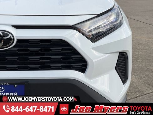 Used 2022 Toyota RAV4 LE image 4