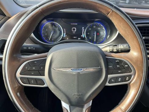 Used 2017 Chrysler Pacifica Limited w/ Advanced Safetytec Group FWD image 10