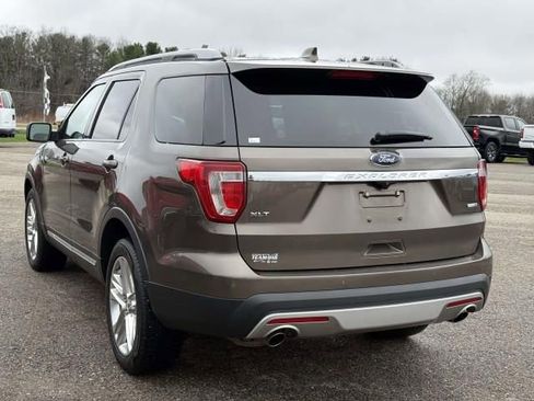 Used 2016 Ford Explorer XLT w/ Equipment Group 202A image 6