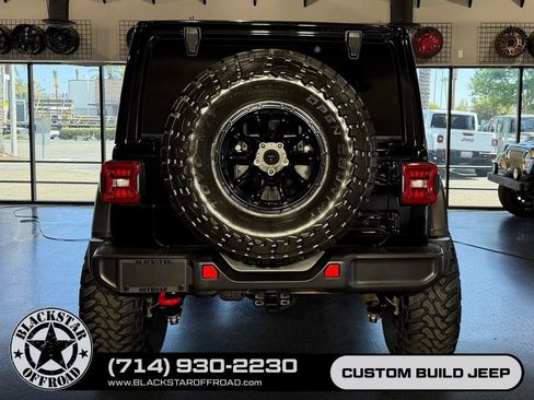 Used 2025 Jeep Wrangler Unlimited Rubicon AWD/4WD image 12