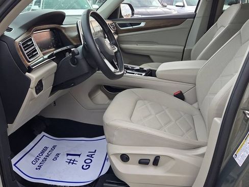 Used 2025 Volkswagen Atlas SE FWD image 5