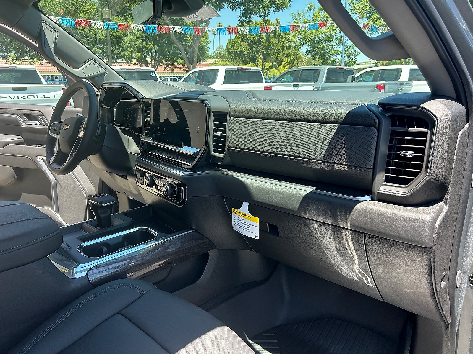 New 2026 Chevrolet Silverado 1500 LTZ w/ LTZ Premium Package AWD/4WD image 32