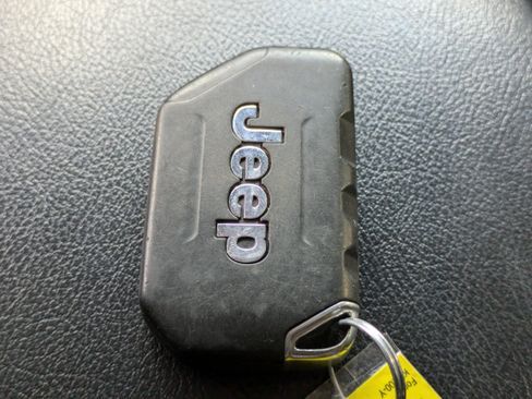 Used 2022 Jeep Gladiator Sport image 30