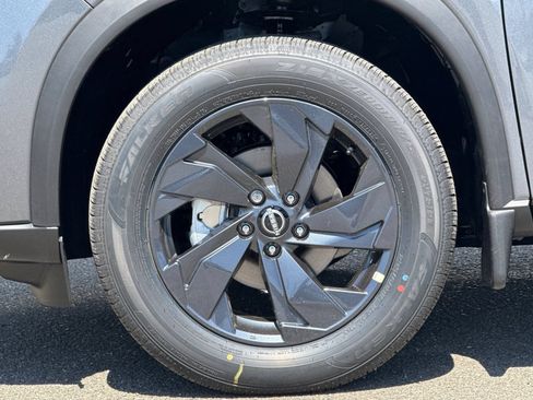 Used 2026 Nissan Rogue SV FWD image 34
