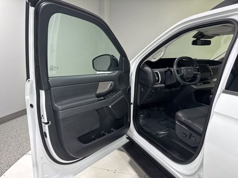 Used 2025 Ford Expedition Active image 11