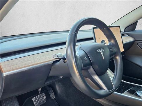 Used 2018 Tesla Model 3 Long Range image 9