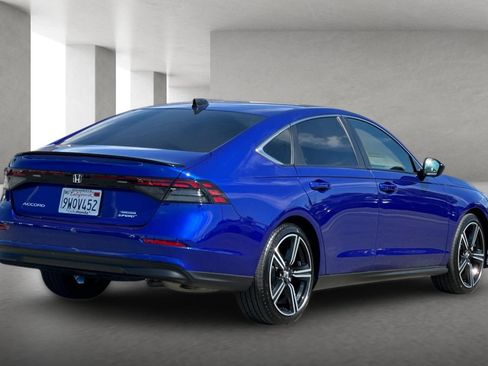 Used 2025 Honda Accord Sport image 4