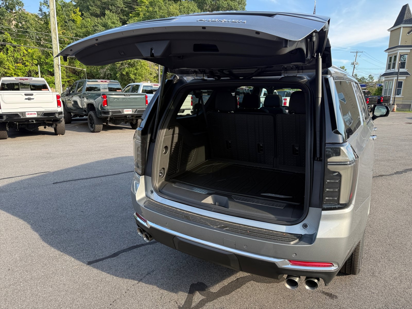 New 2026 Chevrolet Suburban Premier w/ Sun And Tow Package AWD/4WD image 25