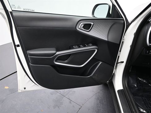 Certified 2022 Kia Soul LX w/ Technology Package image 16