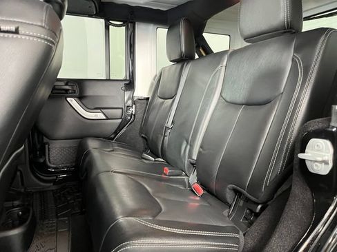 Used 2016 Jeep Wrangler Unlimited Rubicon AWD/4WD image 36