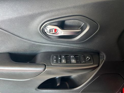 Used 2019 Jeep Cherokee Trailhawk AWD/4WD image 54