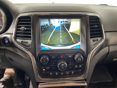 Used 2018 Jeep Grand Cherokee Laredo AWD/4WD image 16