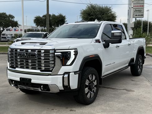 Used 2024 GMC Sierra 2500 Denali w/ Denali Reserve Package AWD/4WD image 9