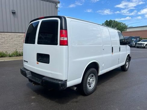 Used 2017 Chevrolet Express 2500 RWD image 5