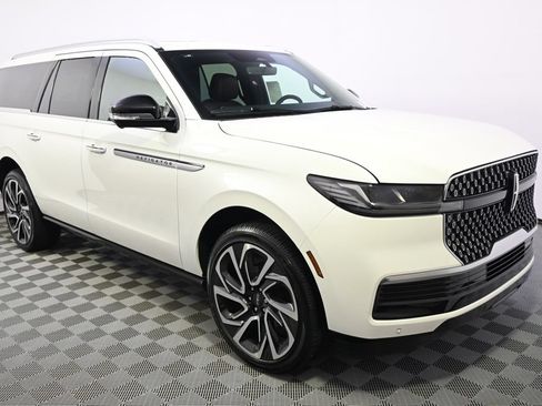 New 2026 Lincoln Navigator L Reserve AWD/4WD image 8