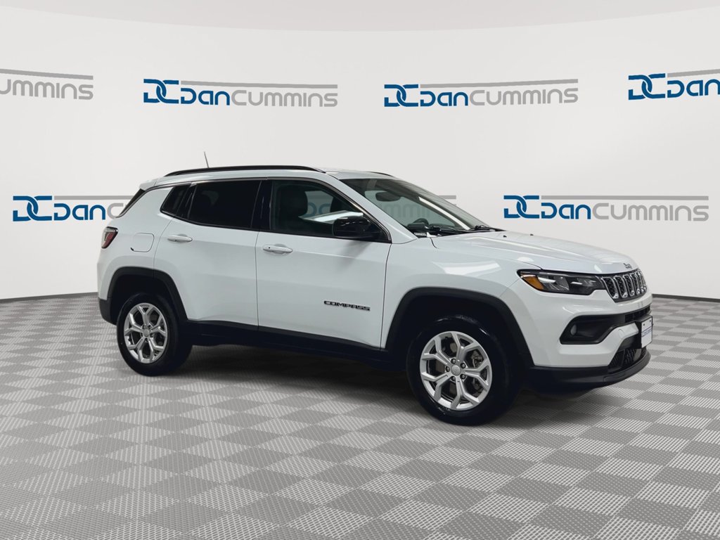 Used 2024 Jeep Compass Latitude AWD/4WD image 2