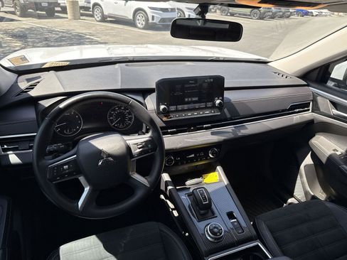 Used 2024 Mitsubishi Outlander SE AWD/4WD image 21
