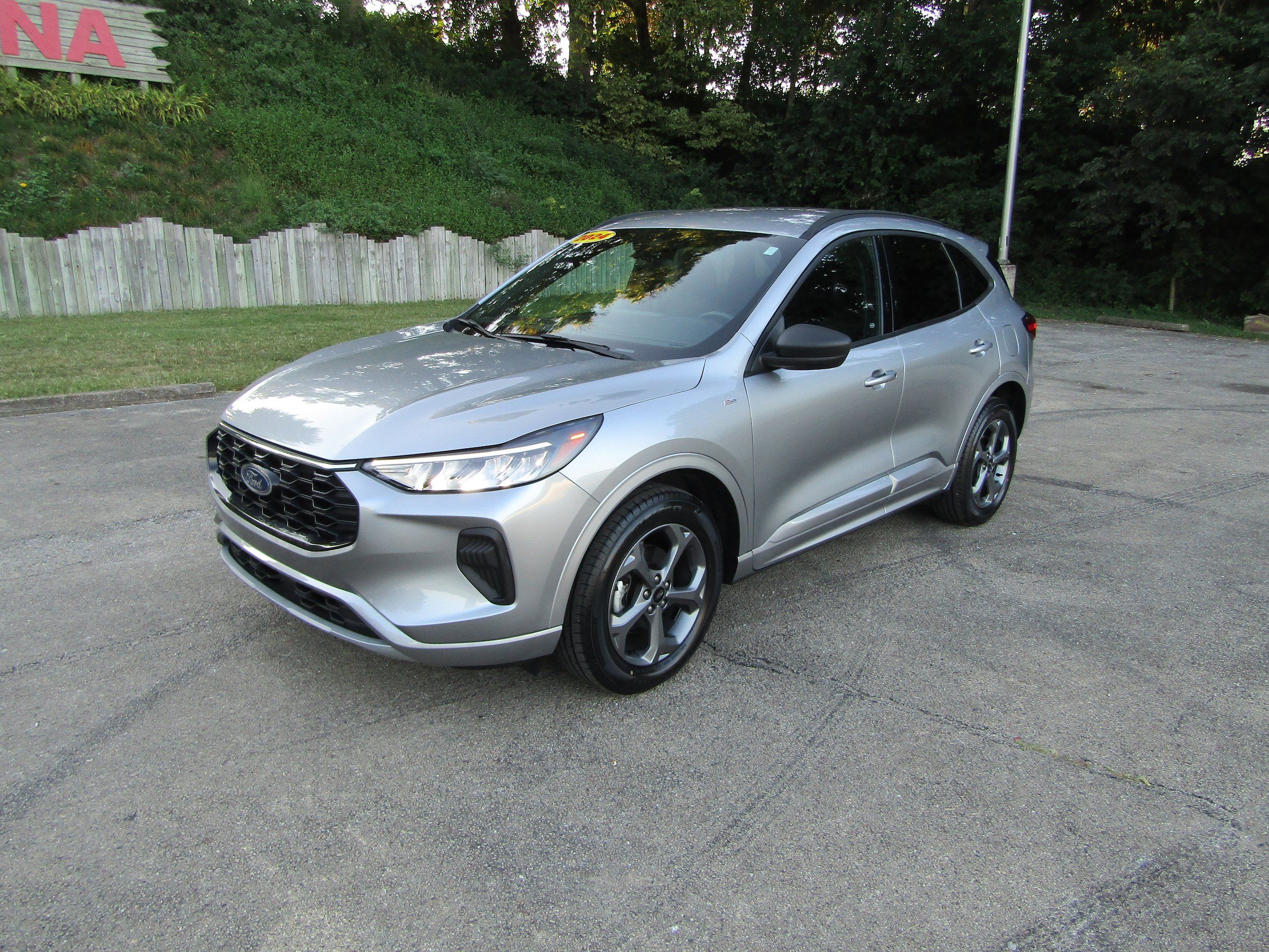 Used 2024 Ford Escape ST-Line w/ Tech Pack #1 AWD/4WD image 8