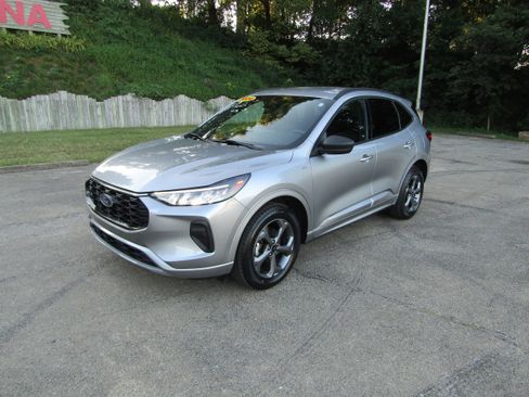 Used 2024 Ford Escape ST-Line w/ Tech Pack #1 AWD/4WD image 8