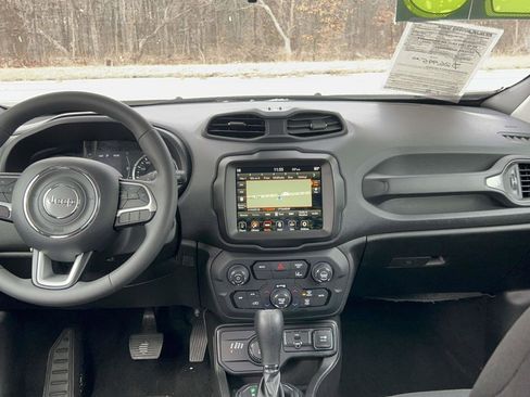 Used 2023 Jeep Renegade Latitude image 29