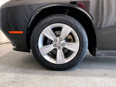 Used 2023 Dodge Challenger SXT image 6