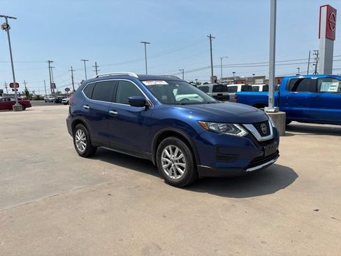 Certified 2019 Nissan Rogue SV FWD image 2