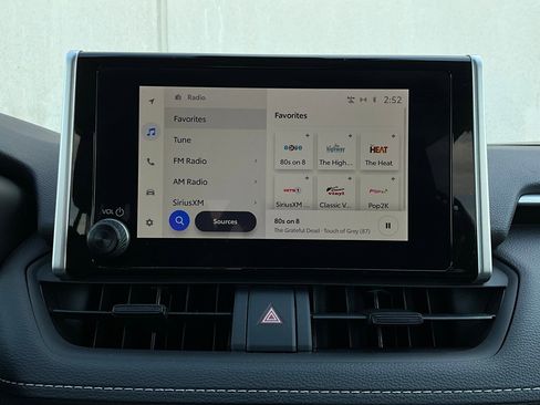 Used 2025 Toyota RAV4 XLE image 31