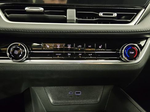 New 2026 Chevrolet Equinox LT w/ Safety and Technology Package FWD image 19
