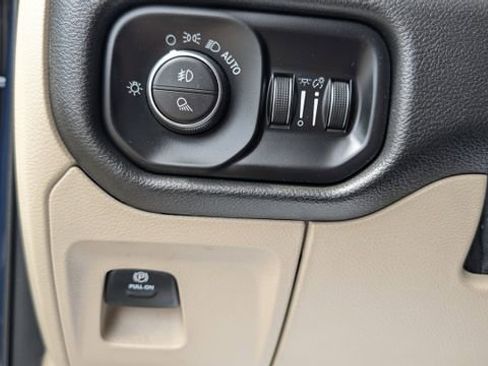 Used 2019 RAM 1500 Big Horn AWD/4WD image 18