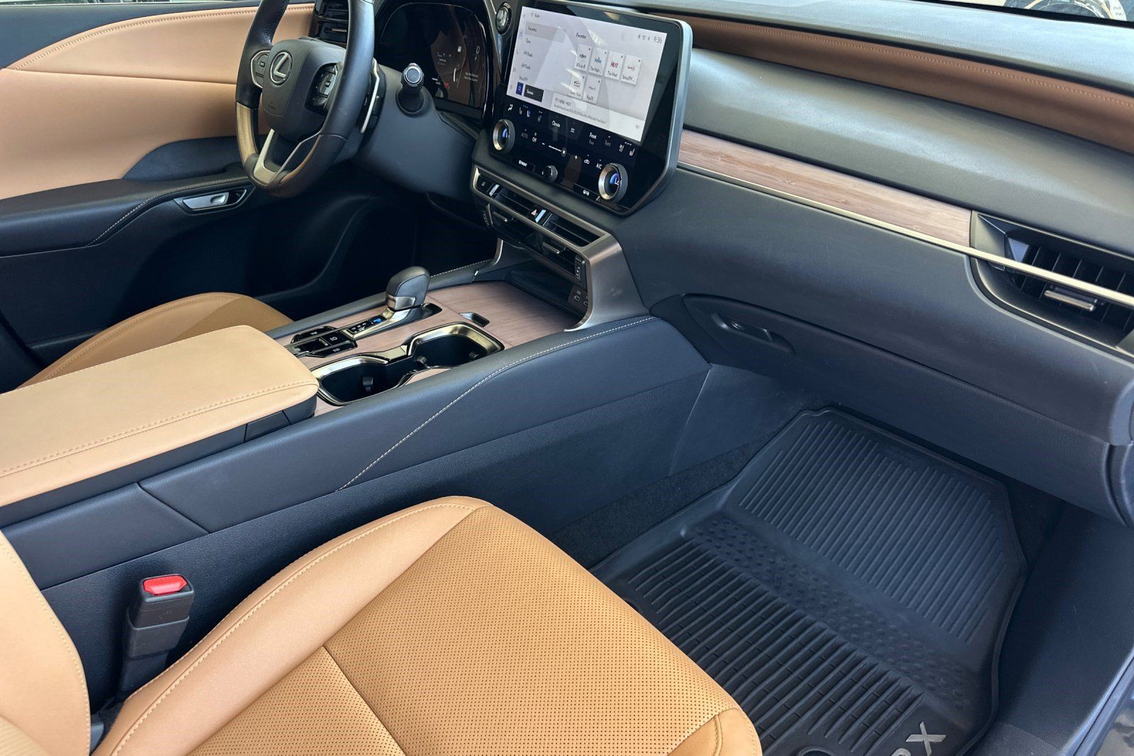 Certified 2025 Lexus RX 350 Premium w/ Accessory Package FWD image 32