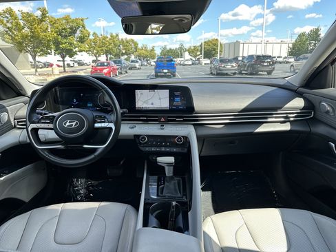 Used 2025 Hyundai Elantra Limited FWD image 29