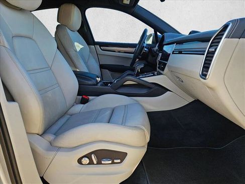 Used 2021 Porsche Cayenne S image 22