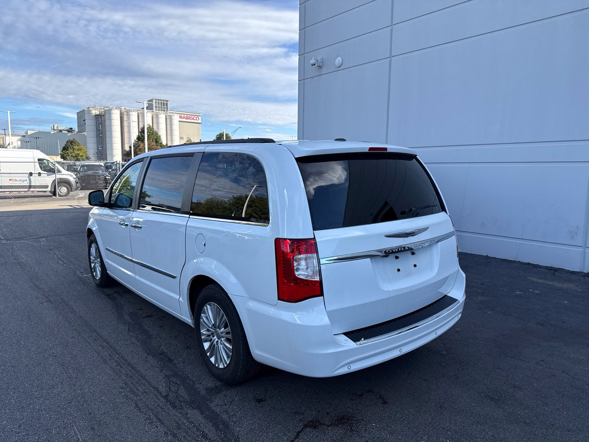Used 2015 Chrysler Town & Country Touring-L w/ Driver Convenience Group FWD image 11