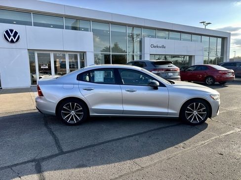 Used 2022 Volvo S60 B5 Inscription image 8