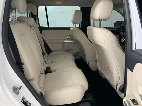 Used 2022 Mercedes-Benz GLB 250 4MATIC w/ Premium Package Lite image 40