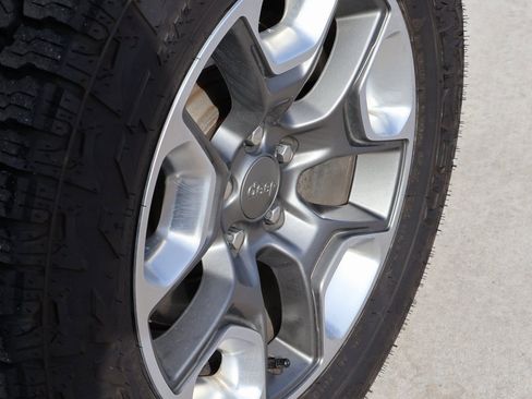 Used 2019 Jeep Cherokee Trailhawk w/ Comfort/Convenience Group image 38