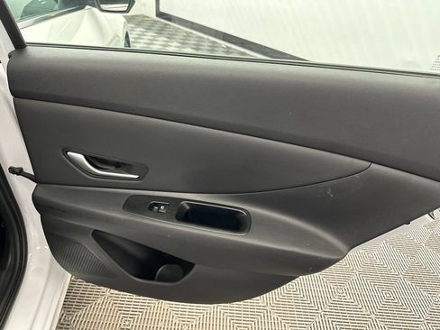 Used 2025 Hyundai Elantra SEL FWD image 16