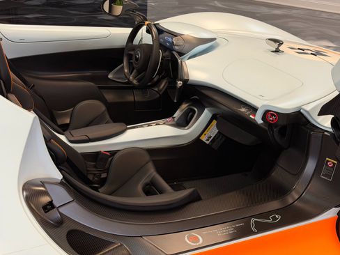 Used 2021 McLaren Elva RWD image 21