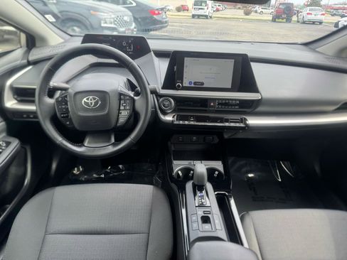 Used 2025 Toyota Prius LE image 5