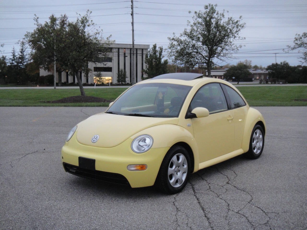 Used 2003 Volkswagen Beetle GLS FWD image 2