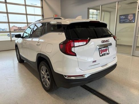 Used 2022 GMC Terrain SLT w/ LPO, Floor Liner Package AWD/4WD image 5
